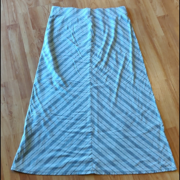 EUC Grey and white maxi skirt - Picture 3 of 4